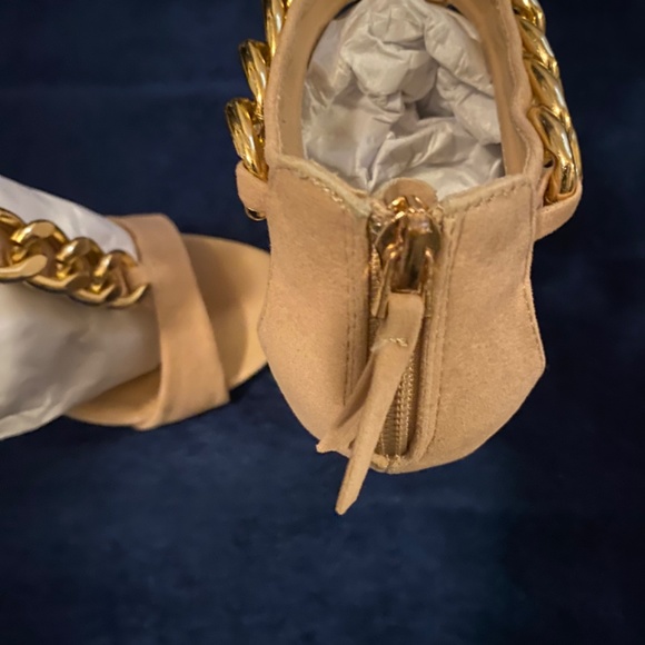 Heels - Picture 3 of 4